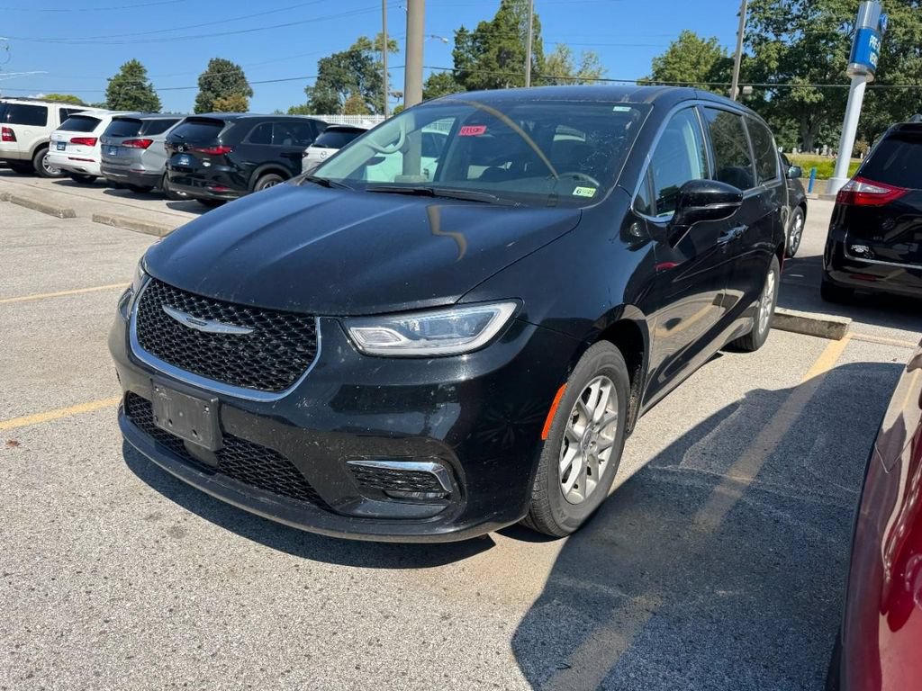 Used 2024 Chrysler Pacifica Touring-L FWD image 6
