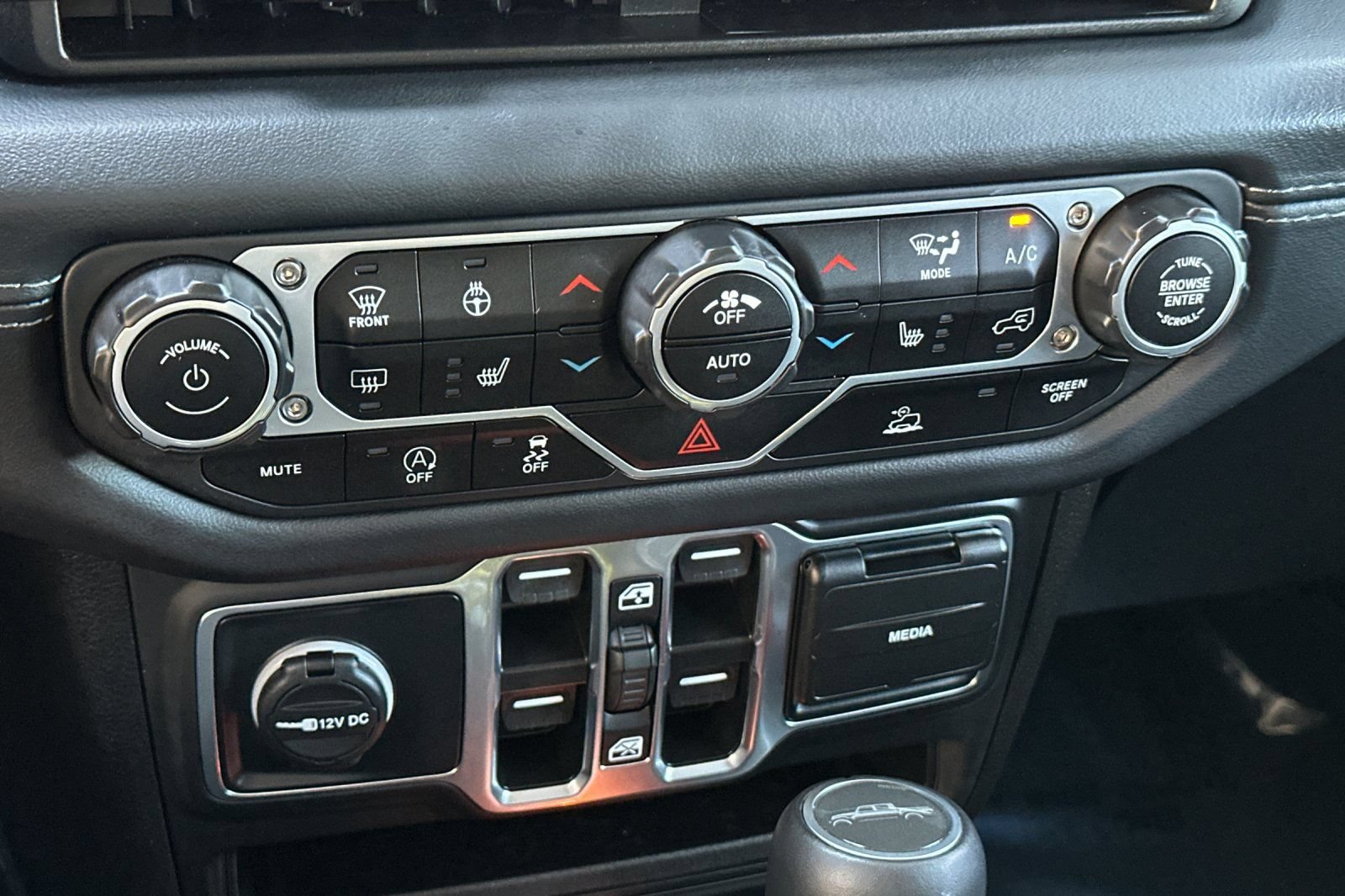 Used 2025 Jeep Gladiator Sport AWD/4WD image 19