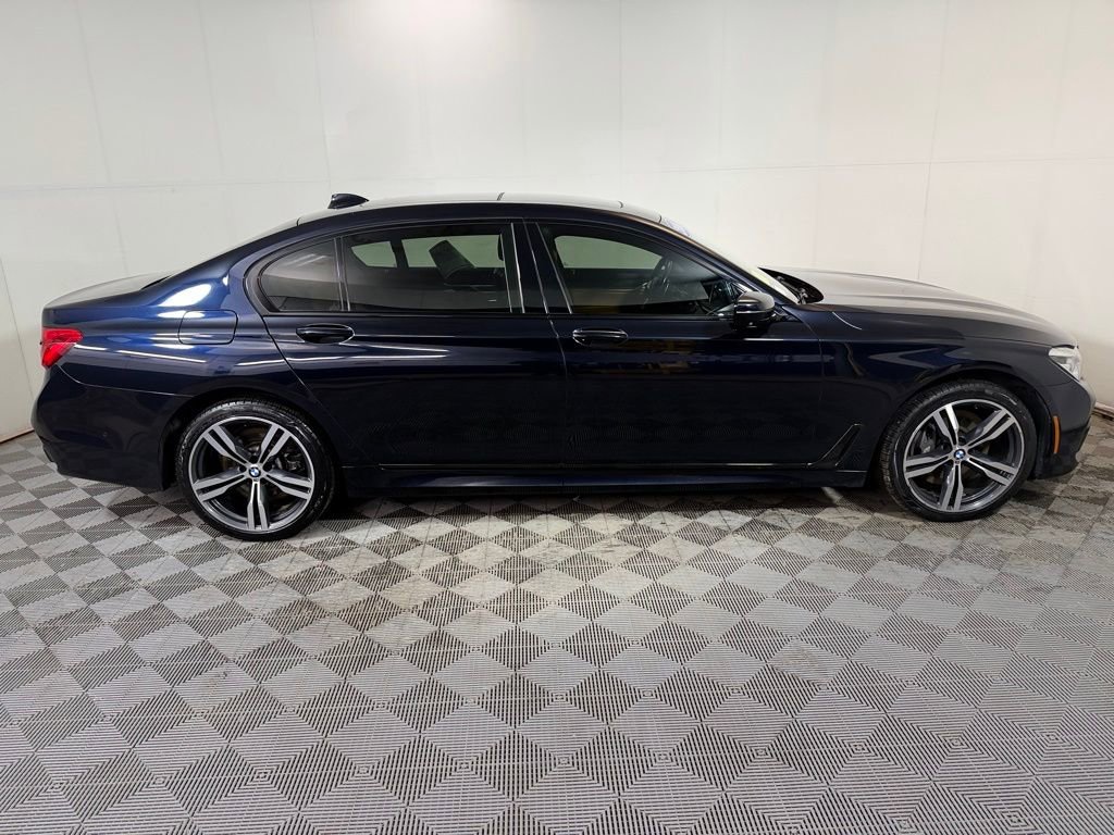 Used 2016 BMW 750i xDrive image 8