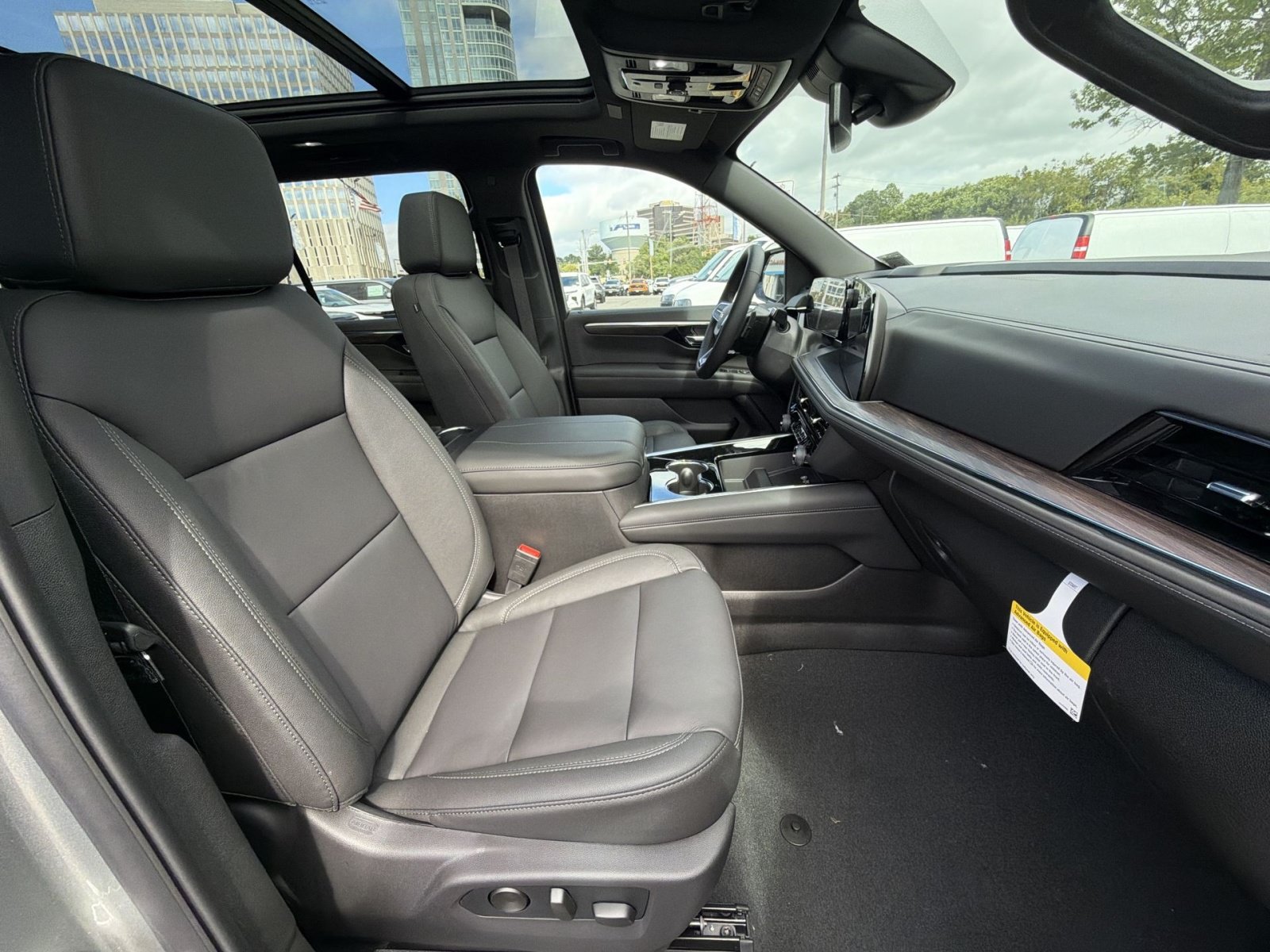 New 2026 Chevrolet Suburban Z71 w/ Comfort Package AWD/4WD image 28