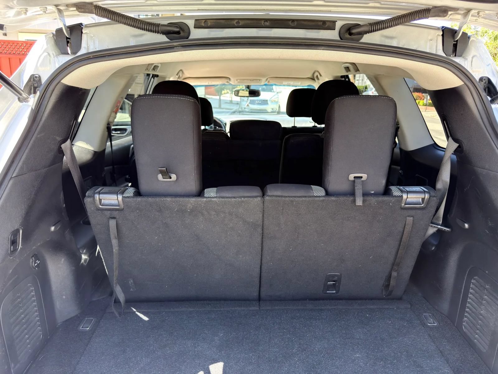 Used 2018 Nissan Pathfinder SV FWD image 16