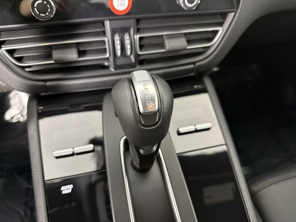 Certified 2025 Porsche Macan image 33