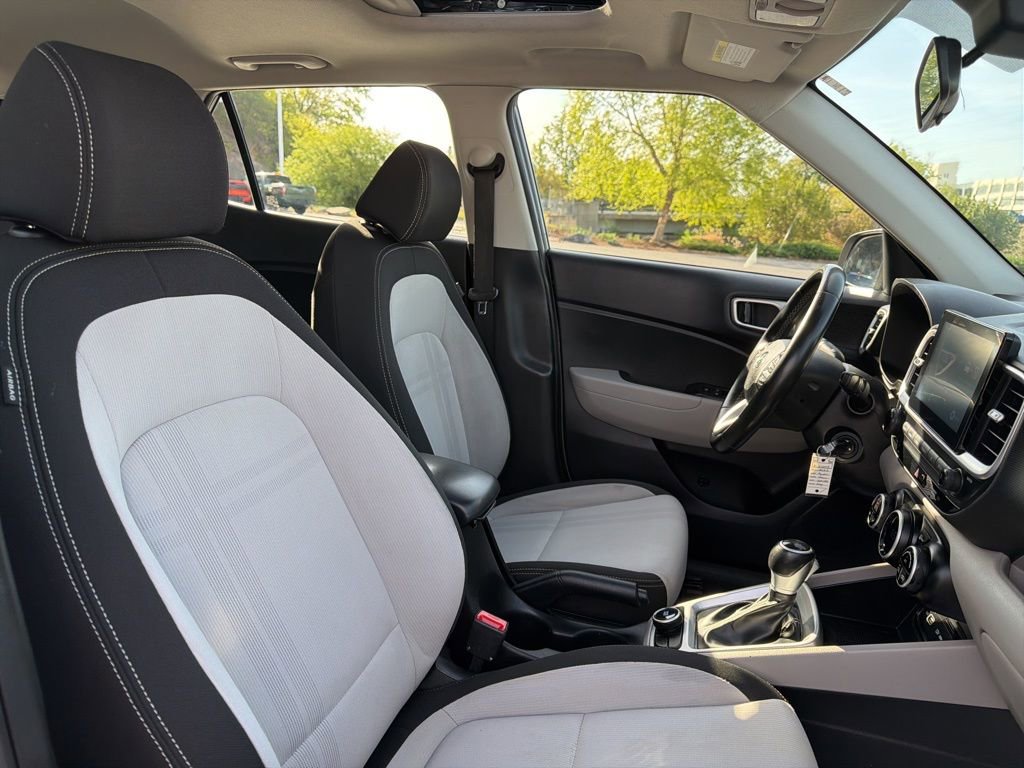 Used 2022 Hyundai Venue SEL w/ Cargo Package image 13