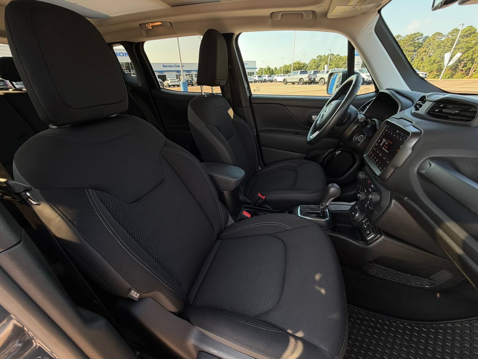Used 2023 Jeep Renegade Altitude w/ Sun/Sound Group AWD/4WD image 12