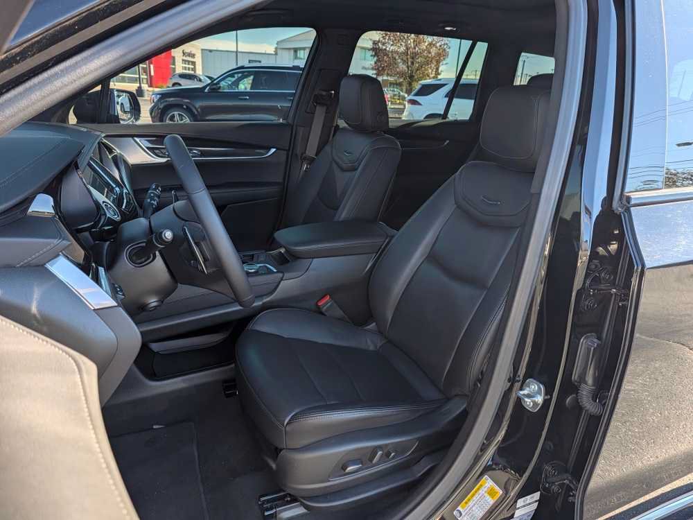 Used 2024 Cadillac XT6 Sport w/ Technology Package AWD/4WD image 12