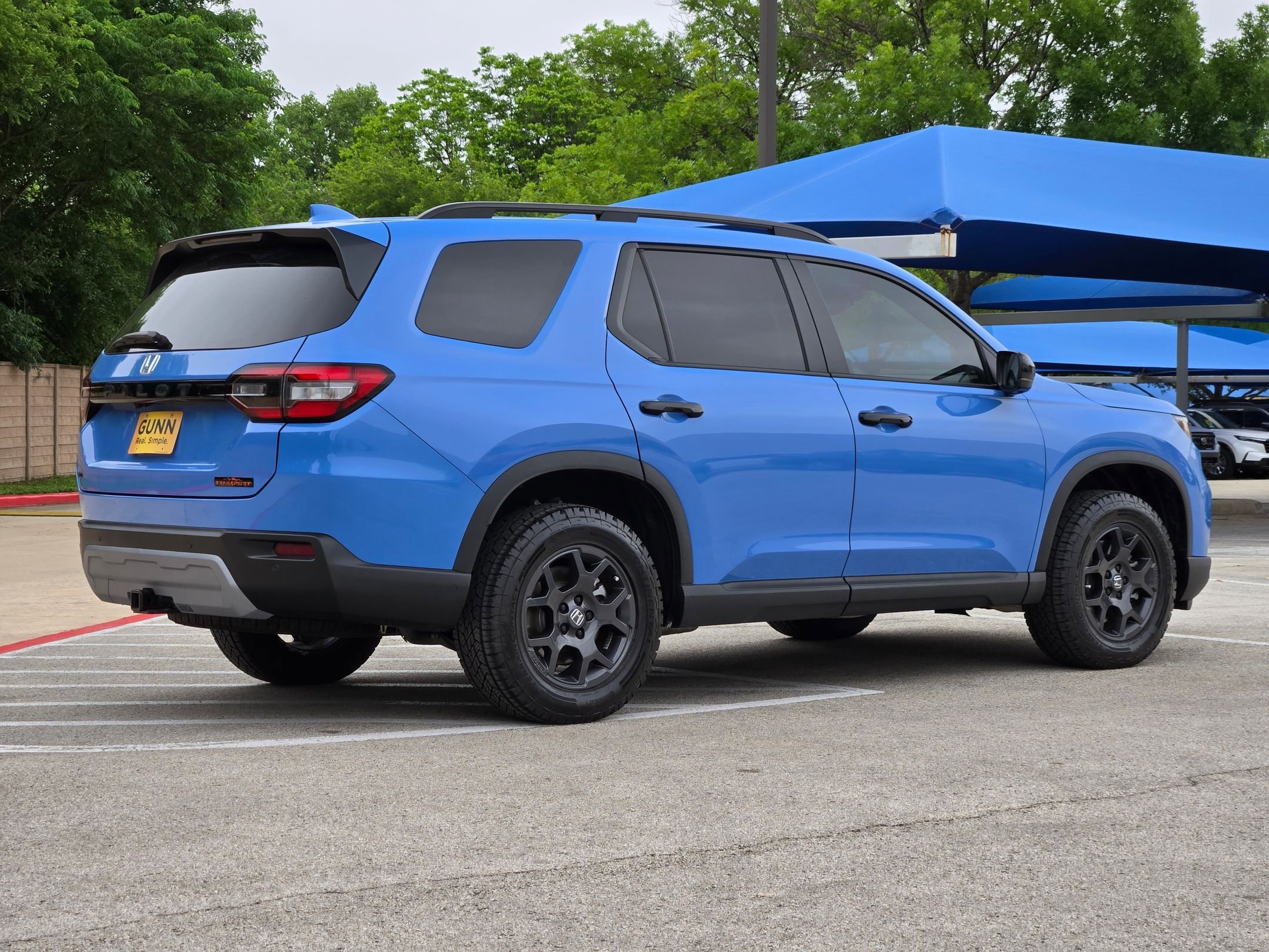 Used 2025 Honda Pilot TrailSport image 3