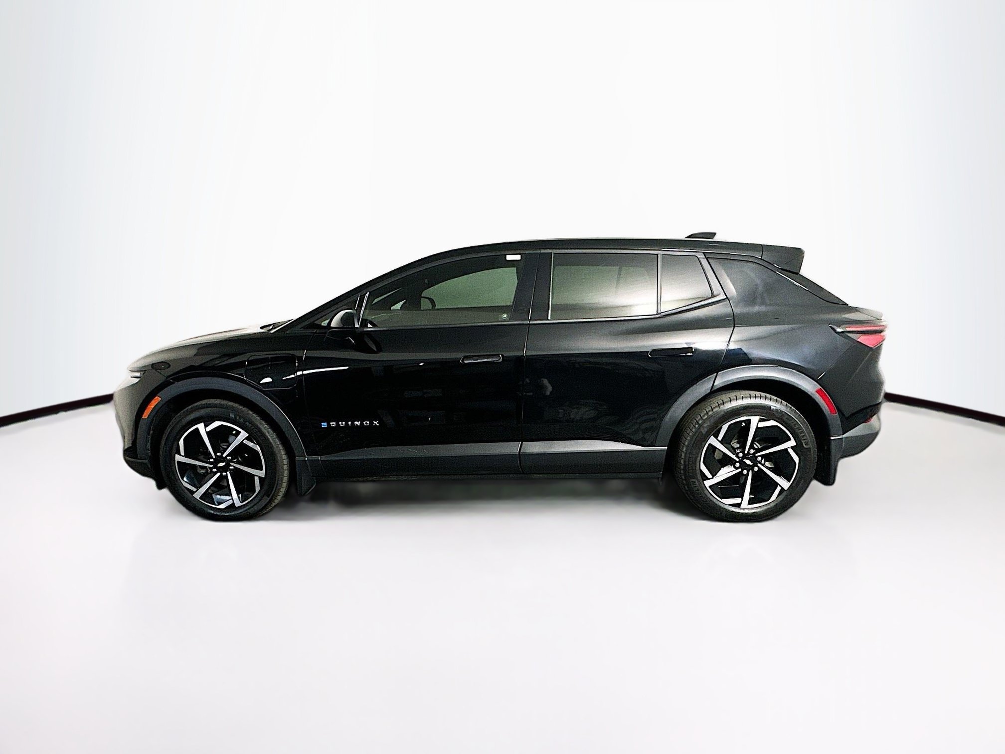 Used 2025 Chevrolet Equinox EV LT FWD image 4