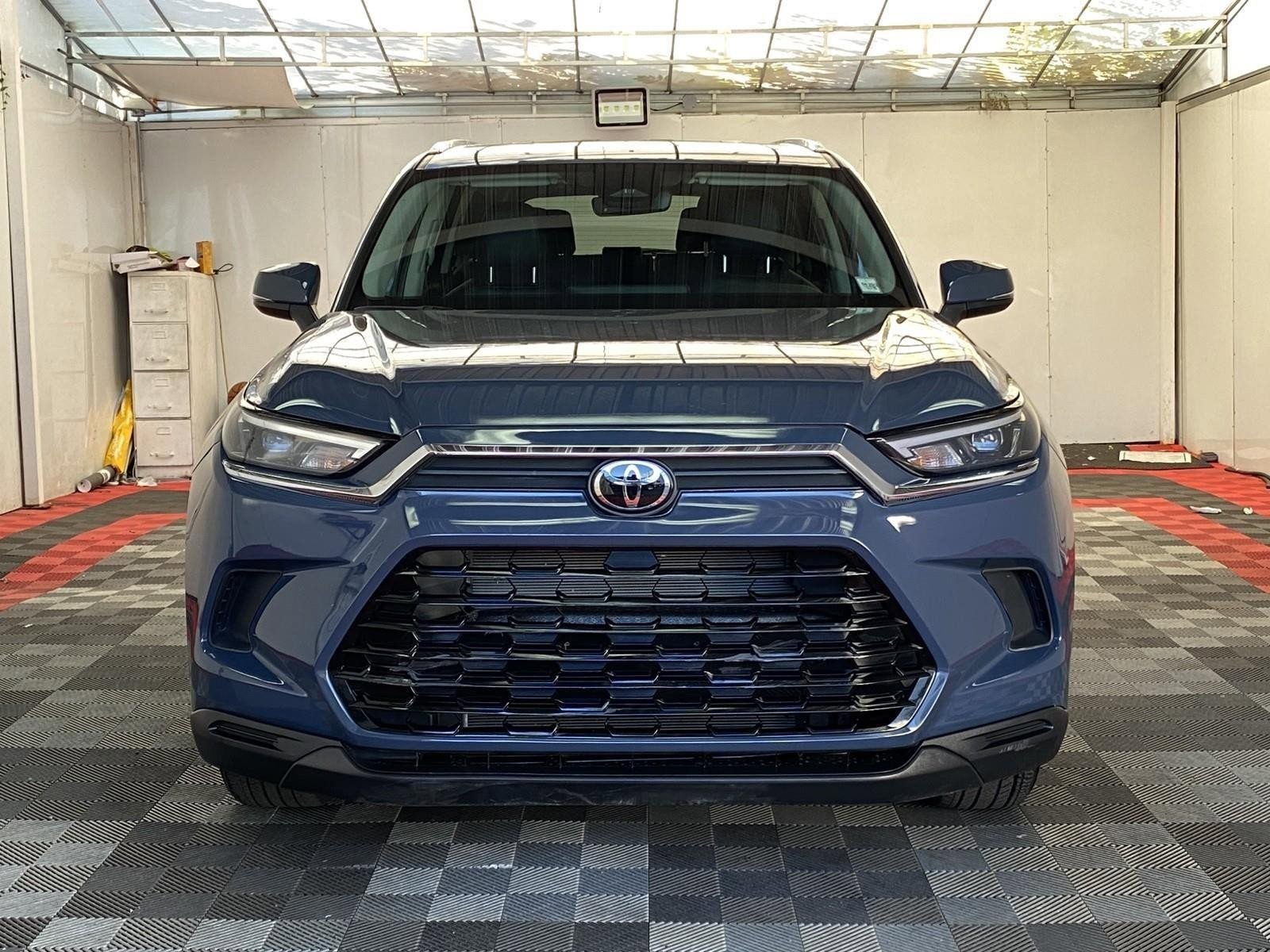 Used 2025 Toyota Grand Highlander FWD image 2