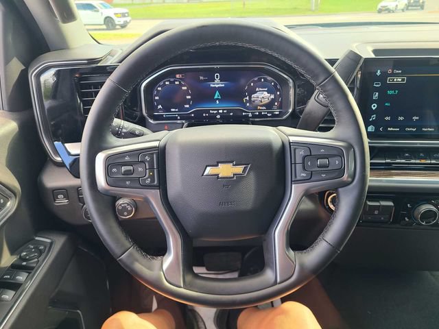Used 2025 Chevrolet Silverado 1500 LT AWD/4WD image 31