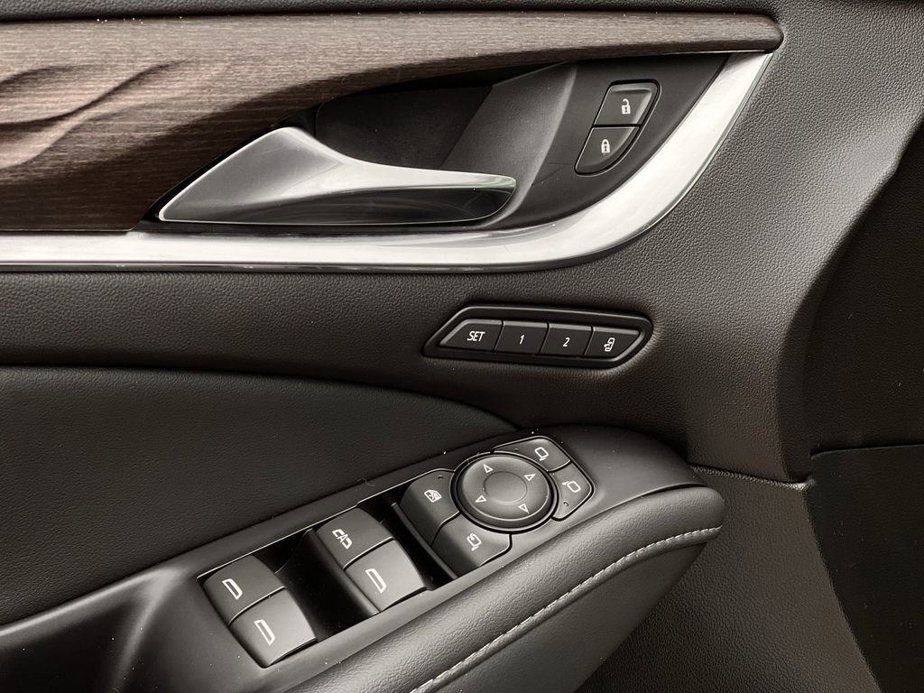 Used 2023 Buick Enclave Avenir image 24