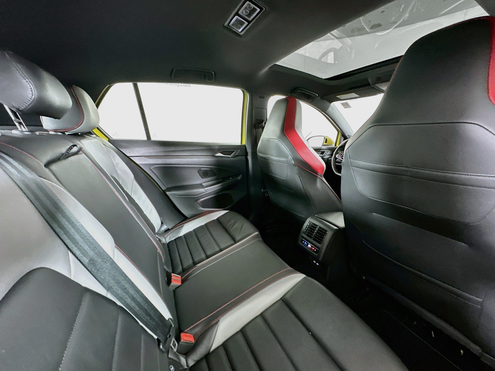 Used 2022 Volkswagen GTI Autobahn FWD image 27