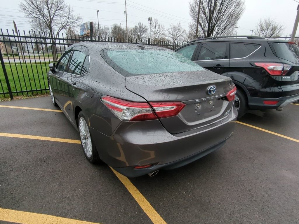 Used 2020 Toyota Camry XLE image 4