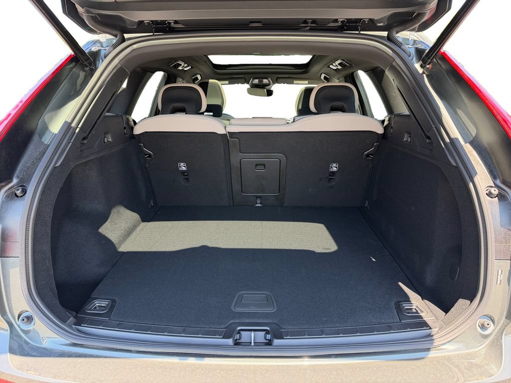 Certified 2026 Volvo XC60 B5 Core AWD/4WD image 9