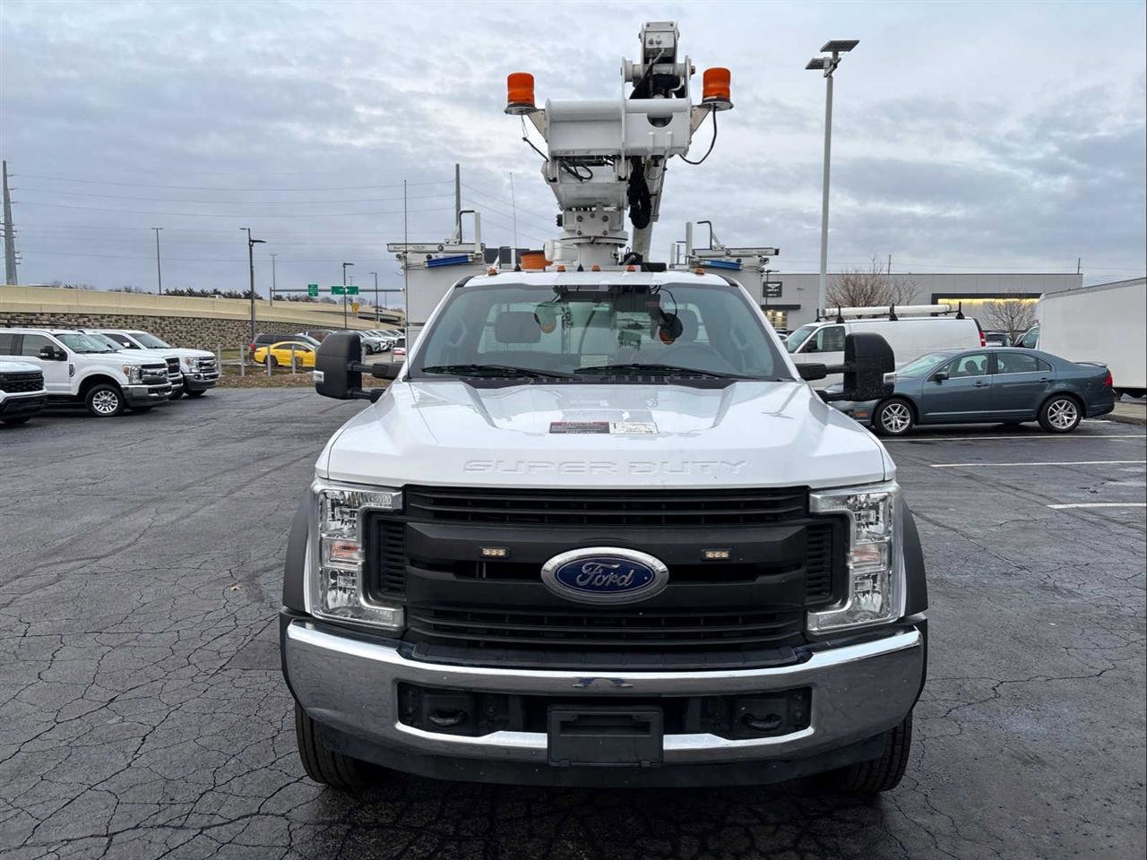 Used 2019 Ford F550 2WD Regular Cab Super Duty image 3