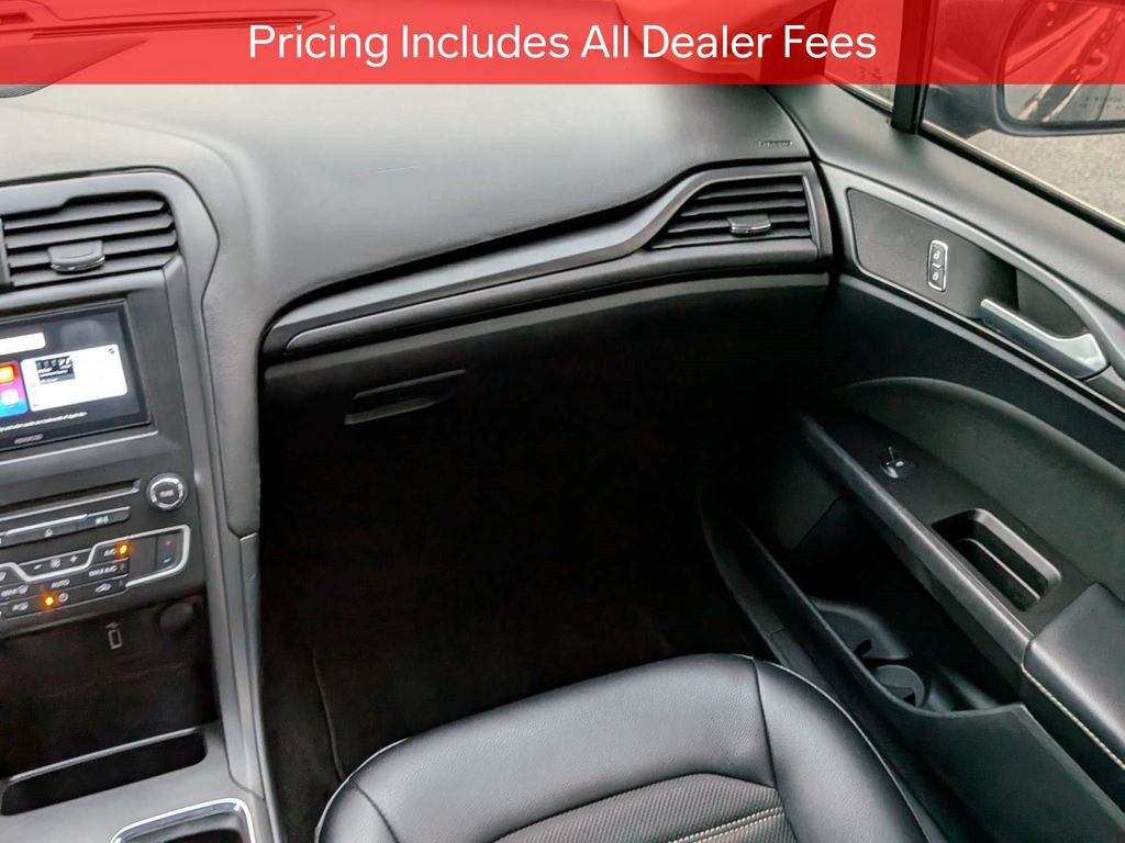 Used 2018 Ford Fusion SE w/ Equipment Group 201A FWD image 16