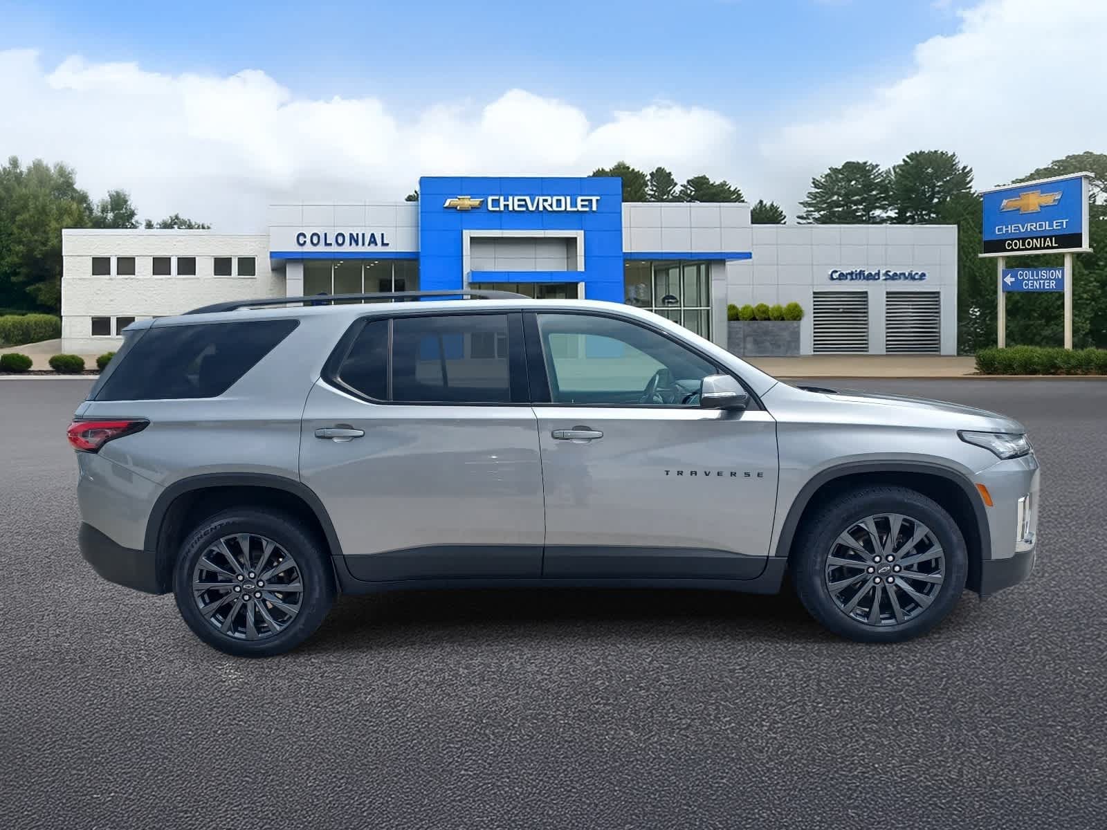 Used 2023 Chevrolet Traverse RS AWD/4WD image 3