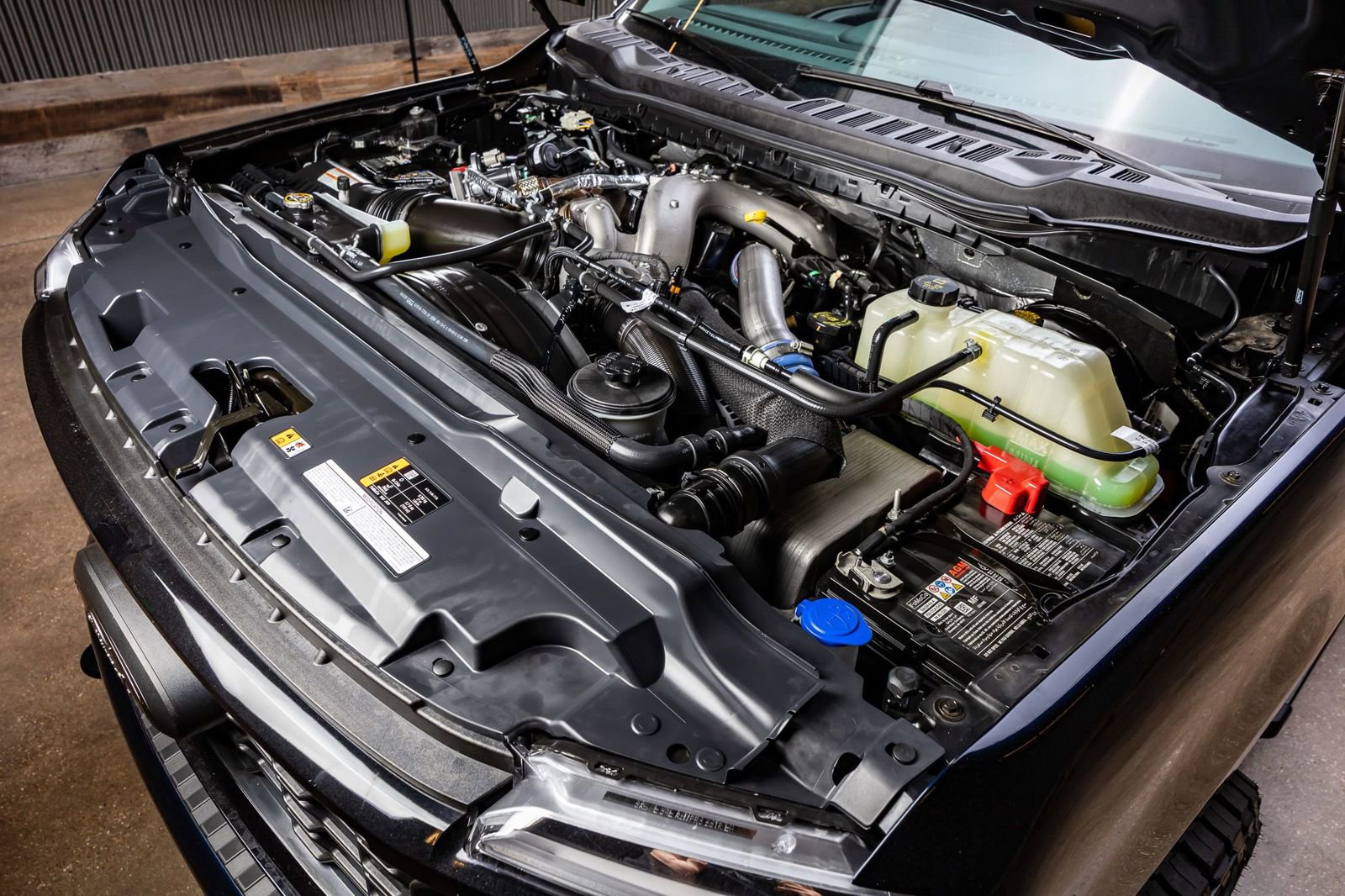 Used 2025 Ford F350 Lariat w/ Black Appearance Package image 40