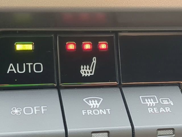 Used 2025 Toyota Camry SE w/ Multimedia Upgrade Package FWD image 23