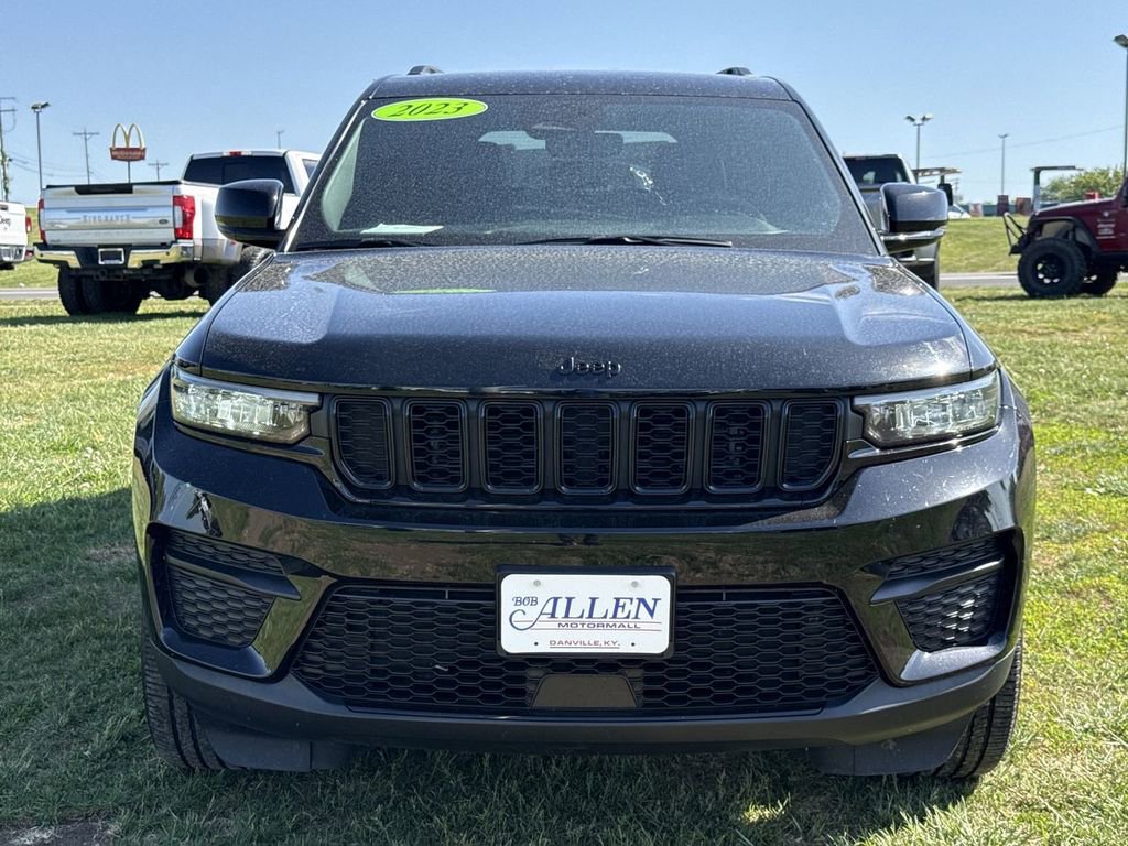 Used 2023 Jeep Grand Cherokee Altitude AWD/4WD image 16