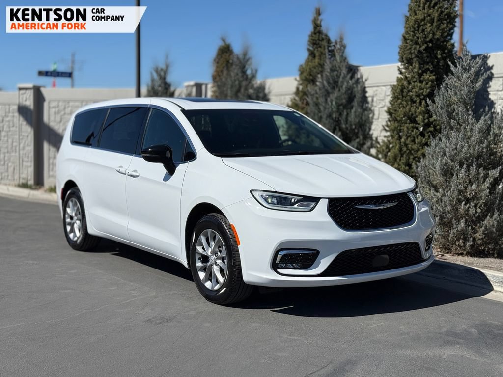 Used 2026 Chrysler Pacifica Limited AWD/4WD image 13