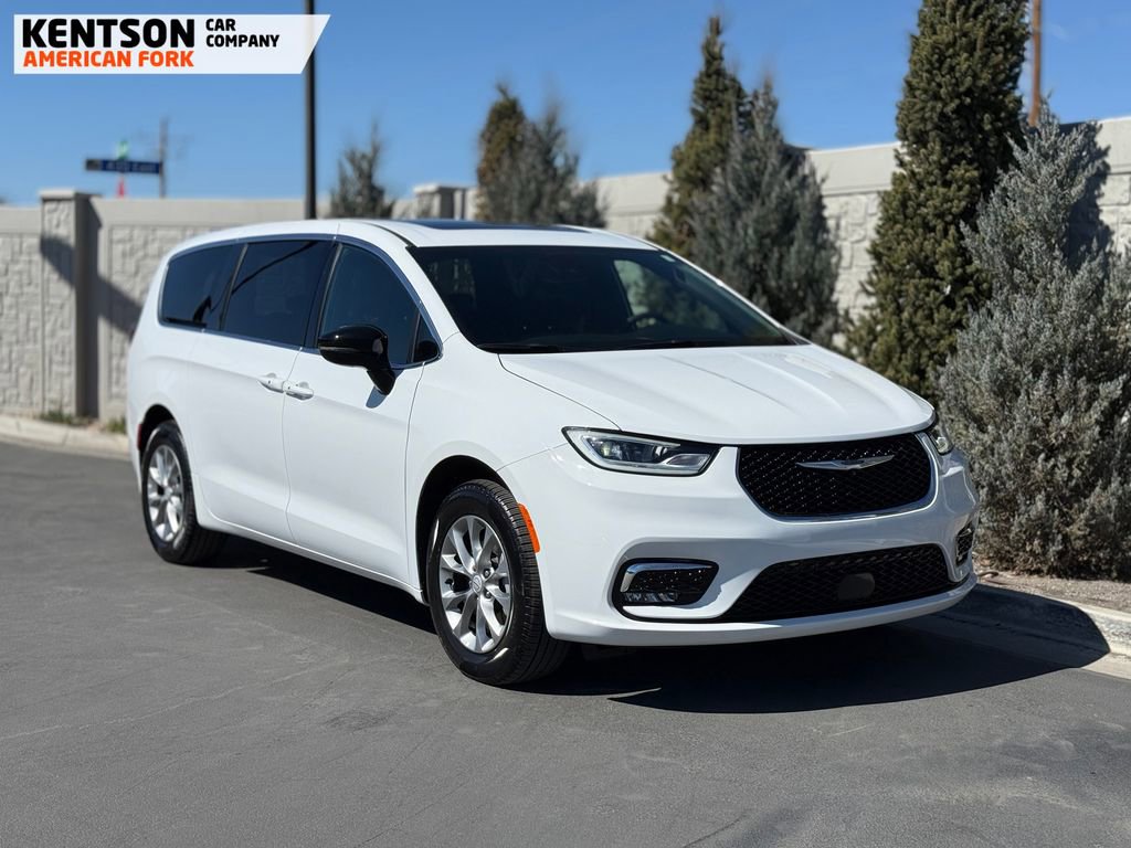 Used 2026 Chrysler Pacifica Limited image 13