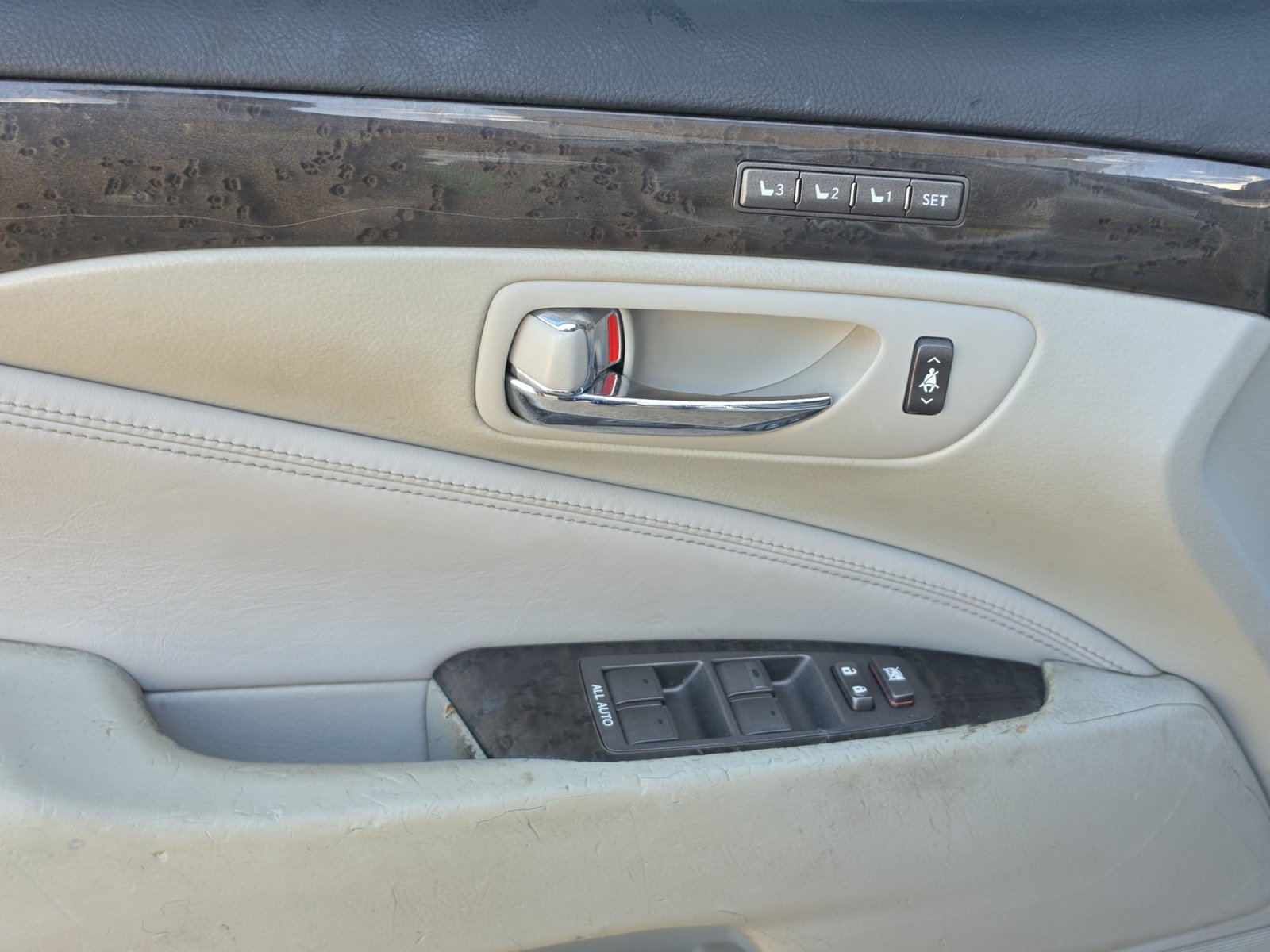 Used 2012 Lexus LS 460 w/ Luxury Value Edition RWD image 15