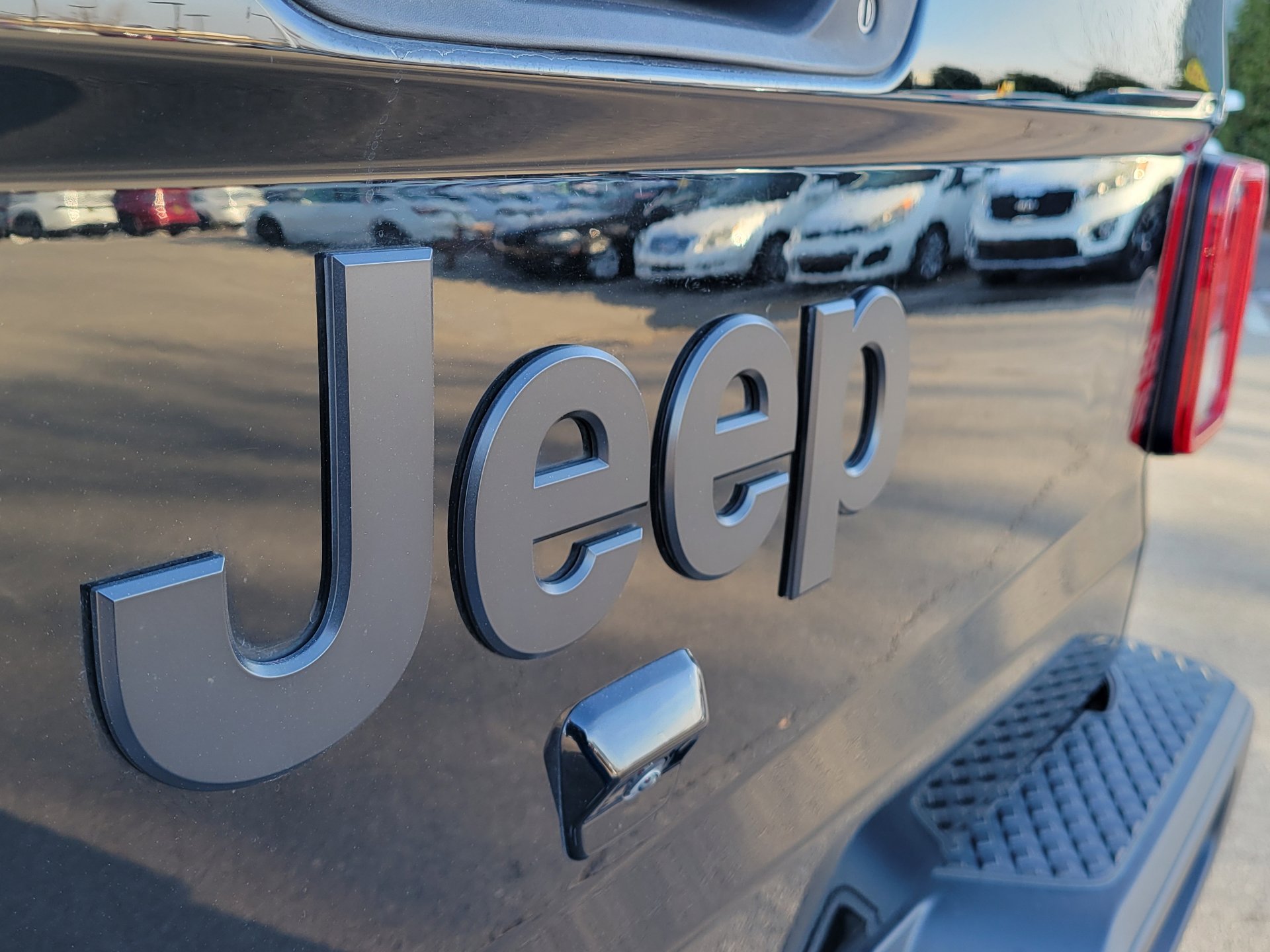 Used 2021 Jeep Gladiator Sport image 6