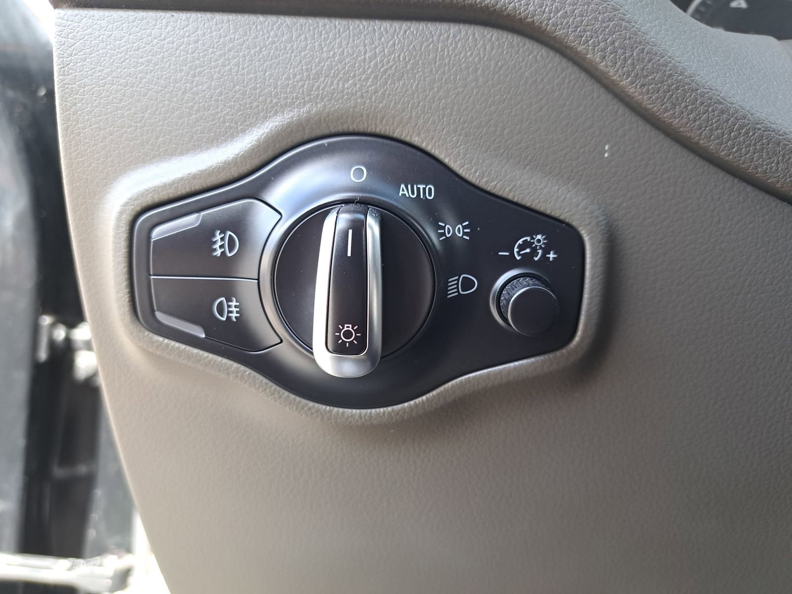 Used 2017 Audi Q5 2.0T Premium image 27