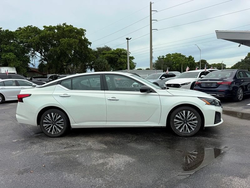 Used 2024 Nissan Altima 2.5 SV FWD image 4