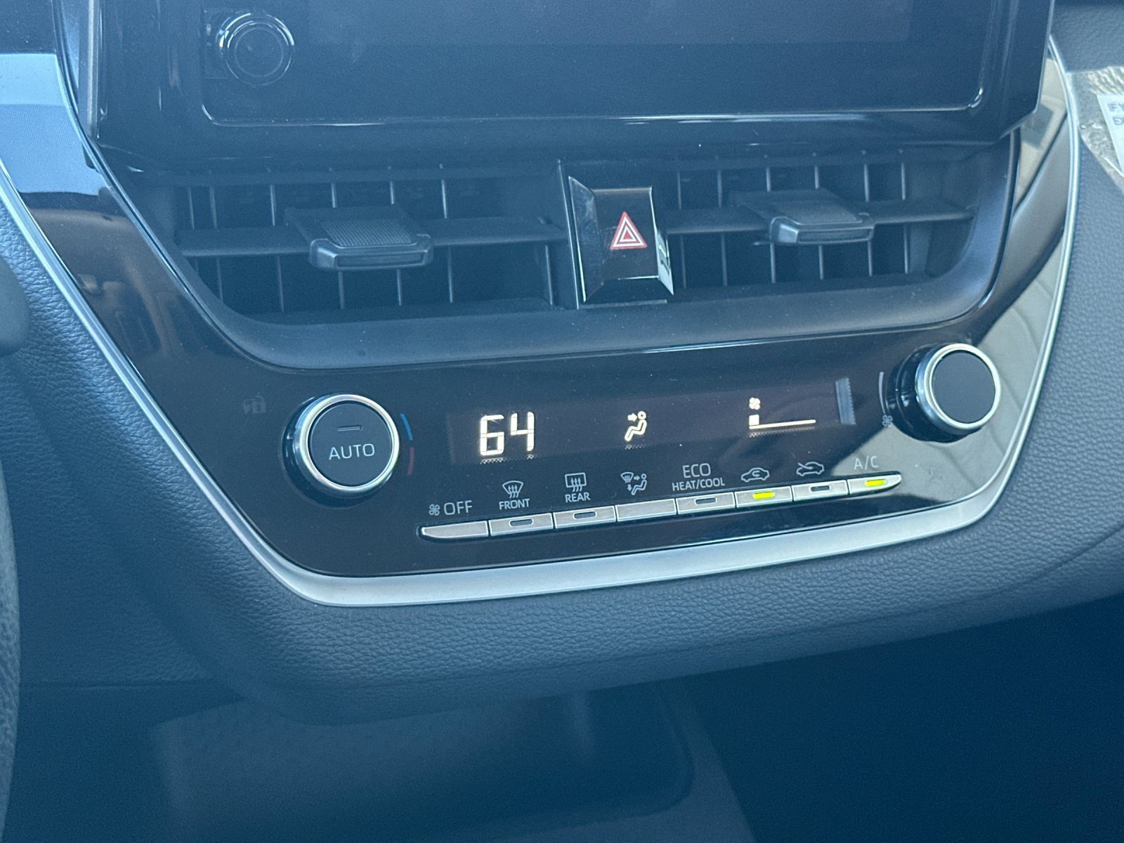 Used 2024 Toyota Corolla LE image 18