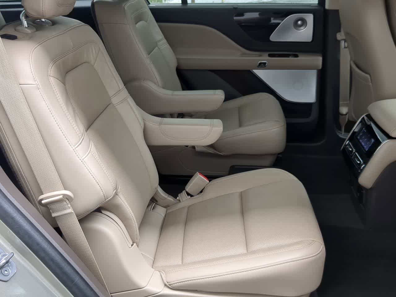 Used 2023 Lincoln Aviator Reserve w/ Equipment Group 201A RWD image 21