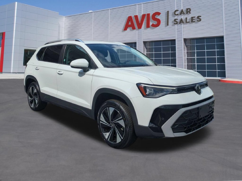 Used 2025 Volkswagen Taos SE AWD/4WD image 3