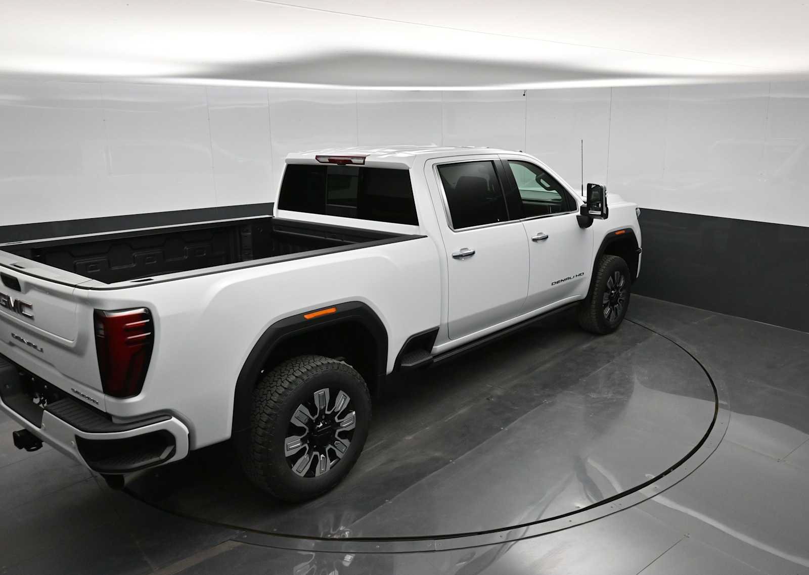 New 2026 GMC Sierra 2500 Denali w/ Denali Reserve Package AWD/4WD image 32