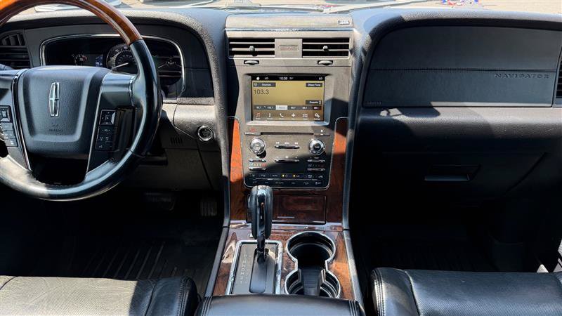 Used 2016 Lincoln Navigator L Select AWD/4WD image 23