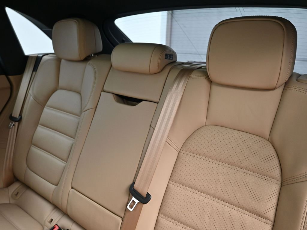 Certified 2026 Porsche Macan GTS image 6