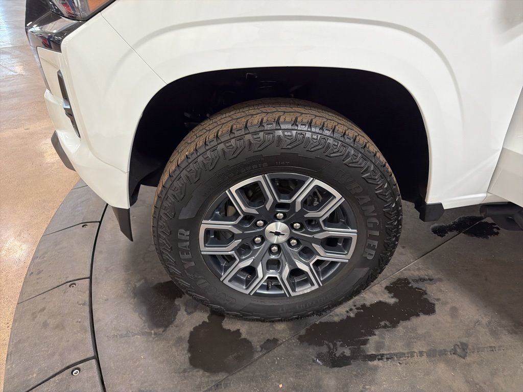 Used 2024 Chevrolet Colorado Z71 w/ Z71 Convenience Package 2 image 33