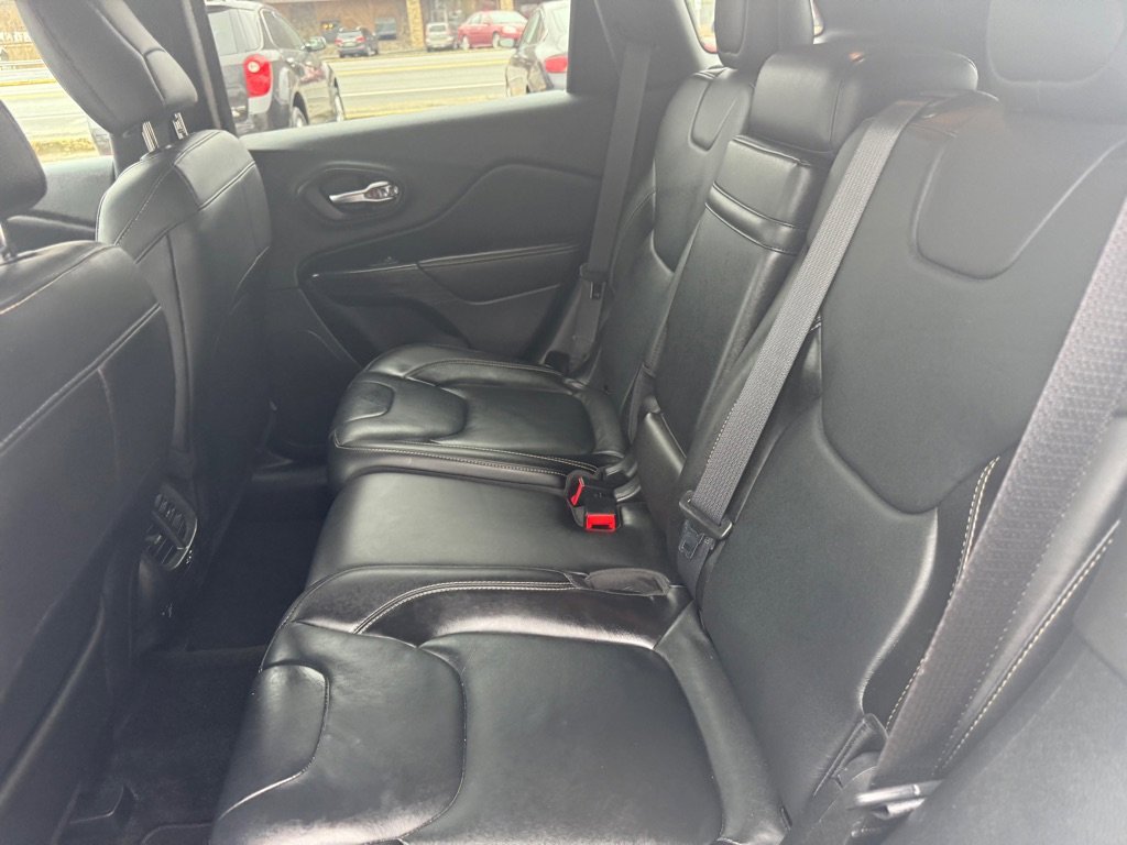 Used 2016 Jeep Cherokee Limited image 35
