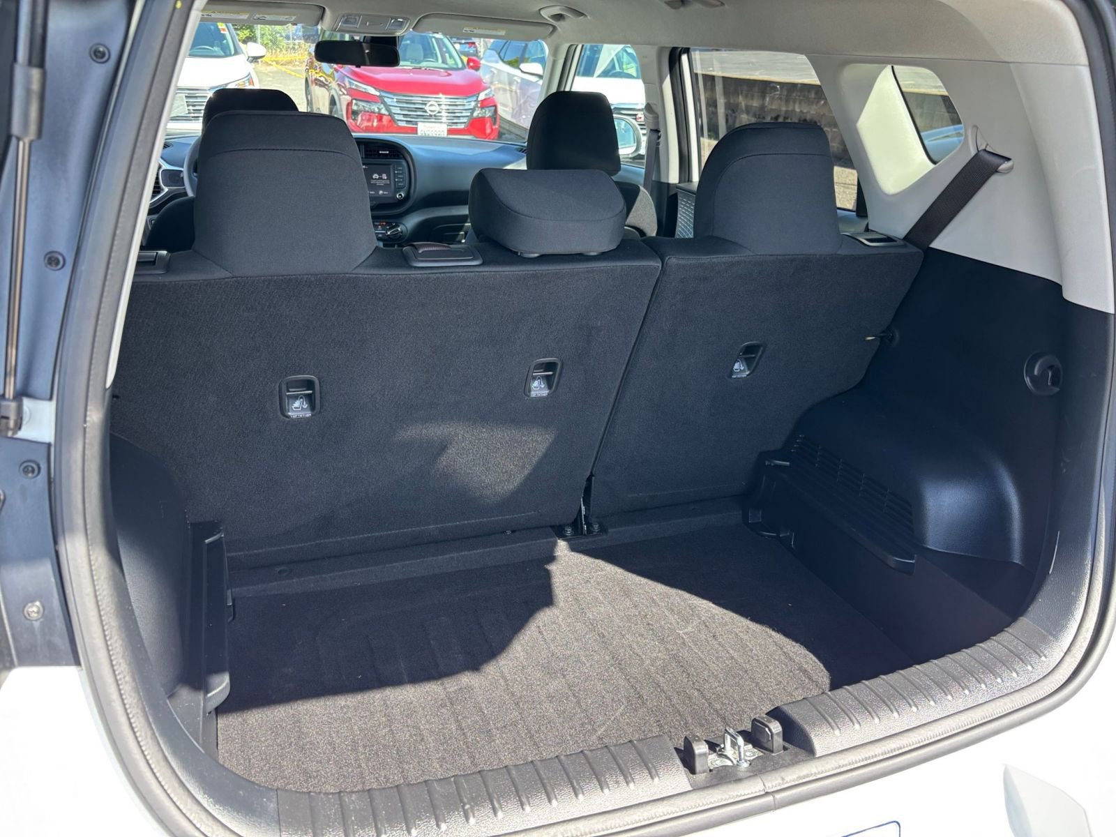 Used 2025 Kia Soul LX w/ LX Technology Package FWD image 29