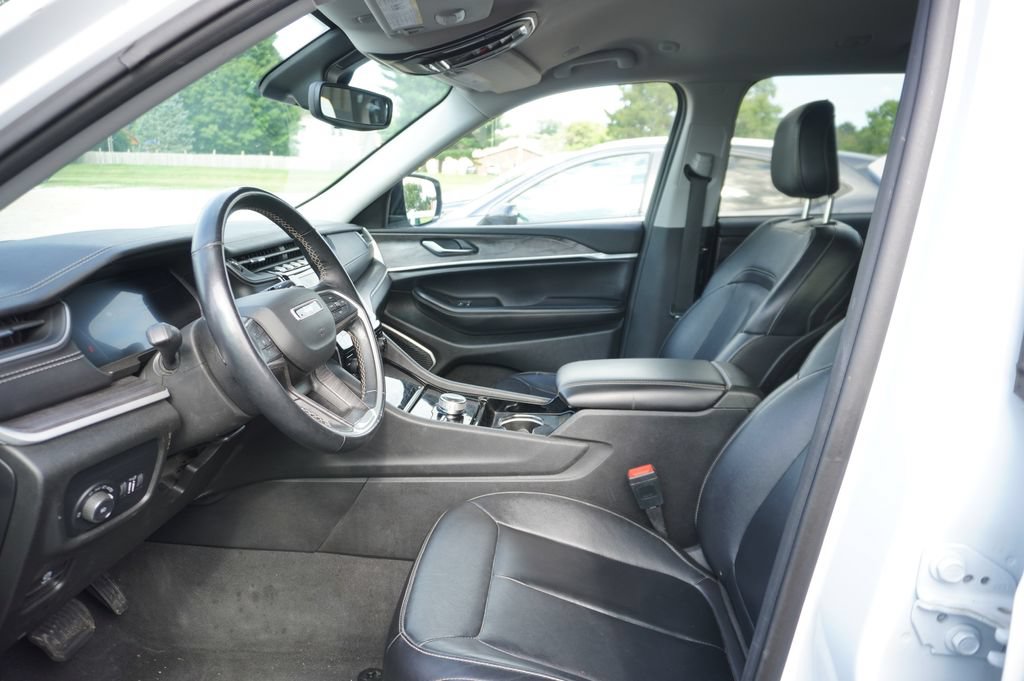 Used 2022 Jeep Grand Cherokee L Limited AWD/4WD image 2