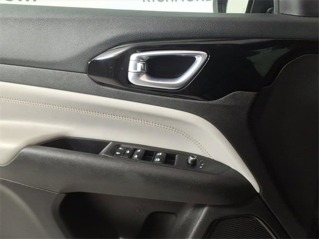 Used 2024 Jeep Compass Limited image 29