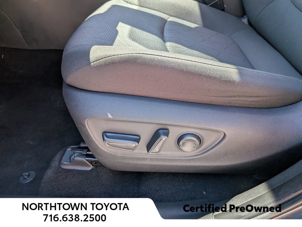Used 2025 Toyota RAV4 XLE AWD/4WD image 29