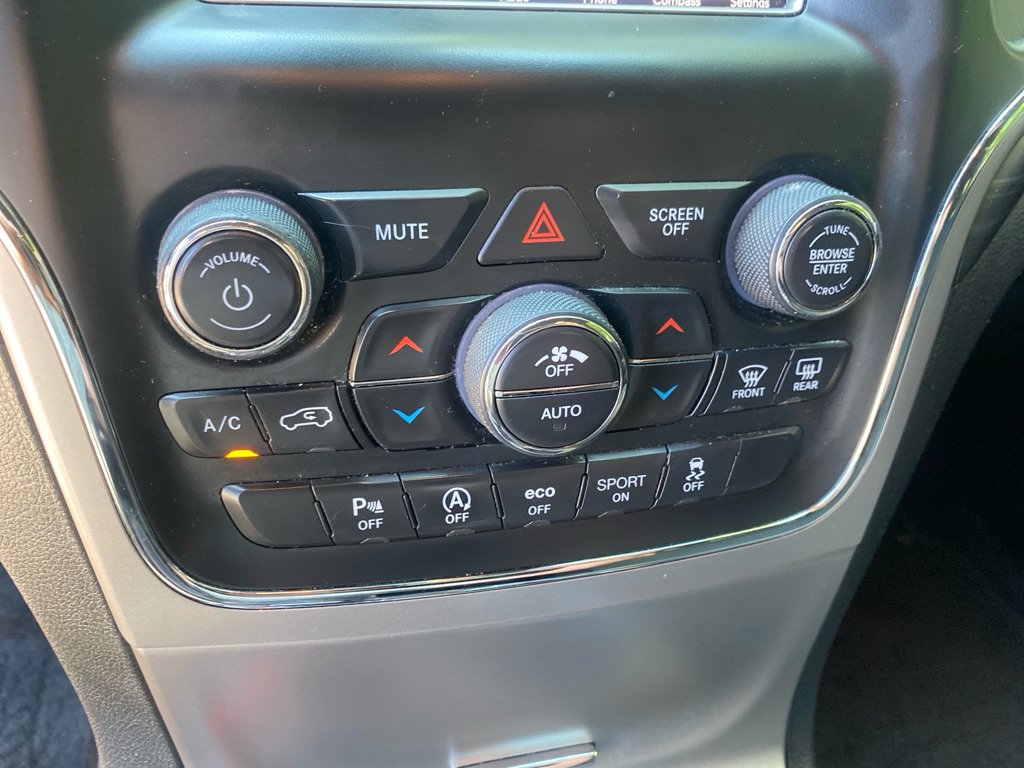 Used 2019 Jeep Grand Cherokee Laredo AWD/4WD image 15