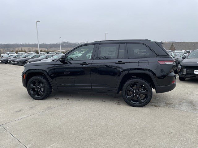 New 2025 Jeep Grand Cherokee Altitude image 2