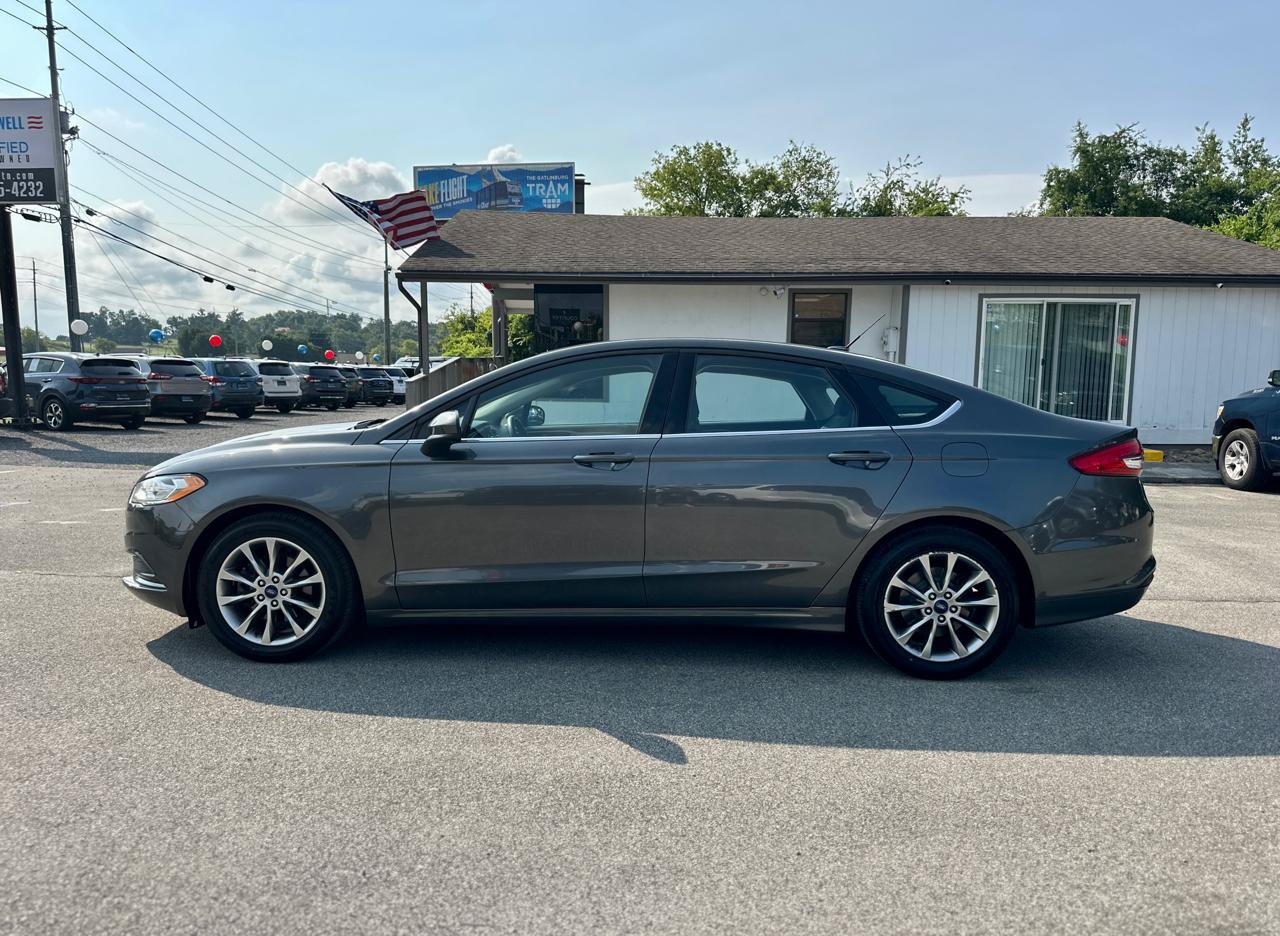 Used 2017 Ford Fusion SE w/ Fusion SE Technology Package FWD image 7