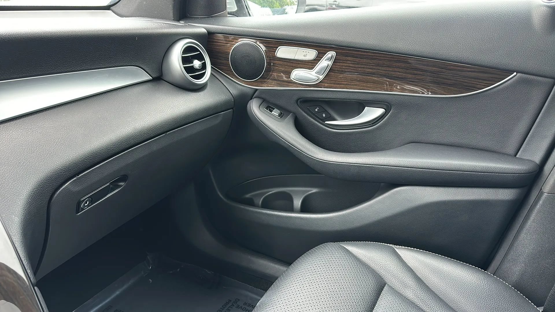 Used 2020 Mercedes-Benz GLC 300 4MATIC image 12