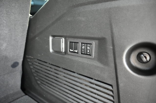 Used 2023 GMC Yukon Denali w/ LPO, Floor Liner Package AWD/4WD image 32