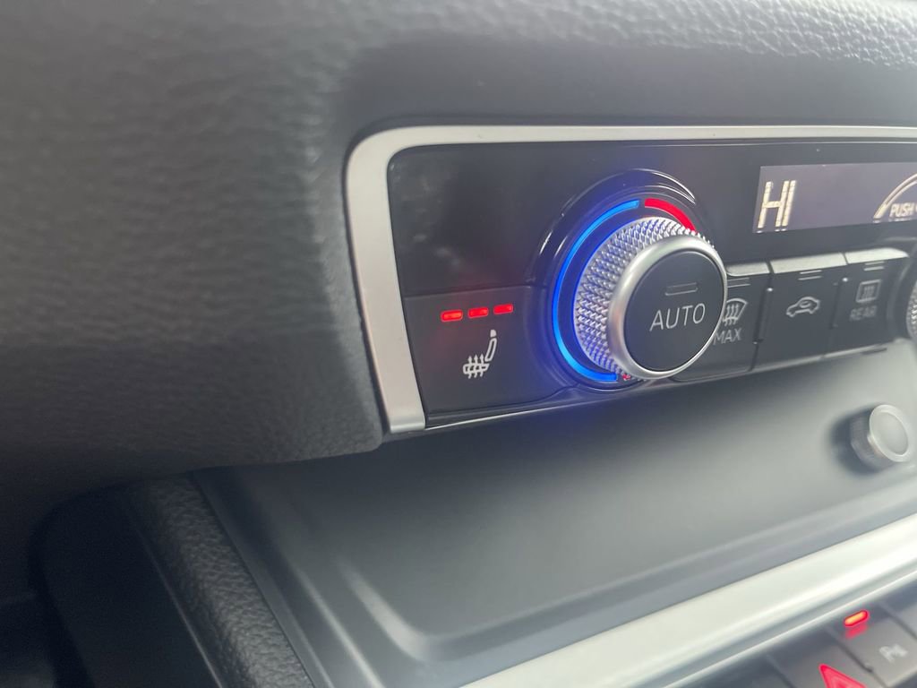 Used 2025 Audi Q3 2.0T Premium image 28