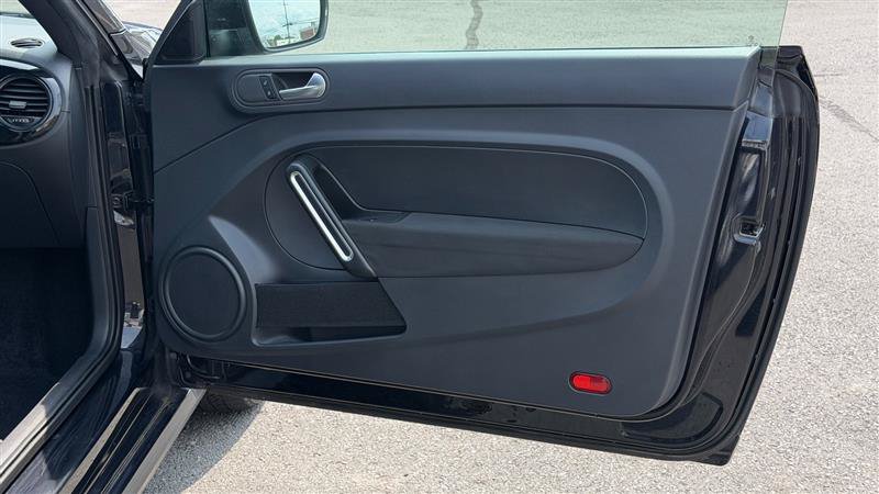 Used 2018 Volkswagen Beetle 2.0T FWD image 33