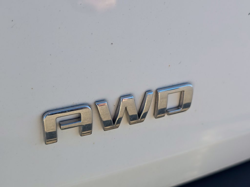 Used 2023 Chevrolet Traverse LT AWD/4WD image 11