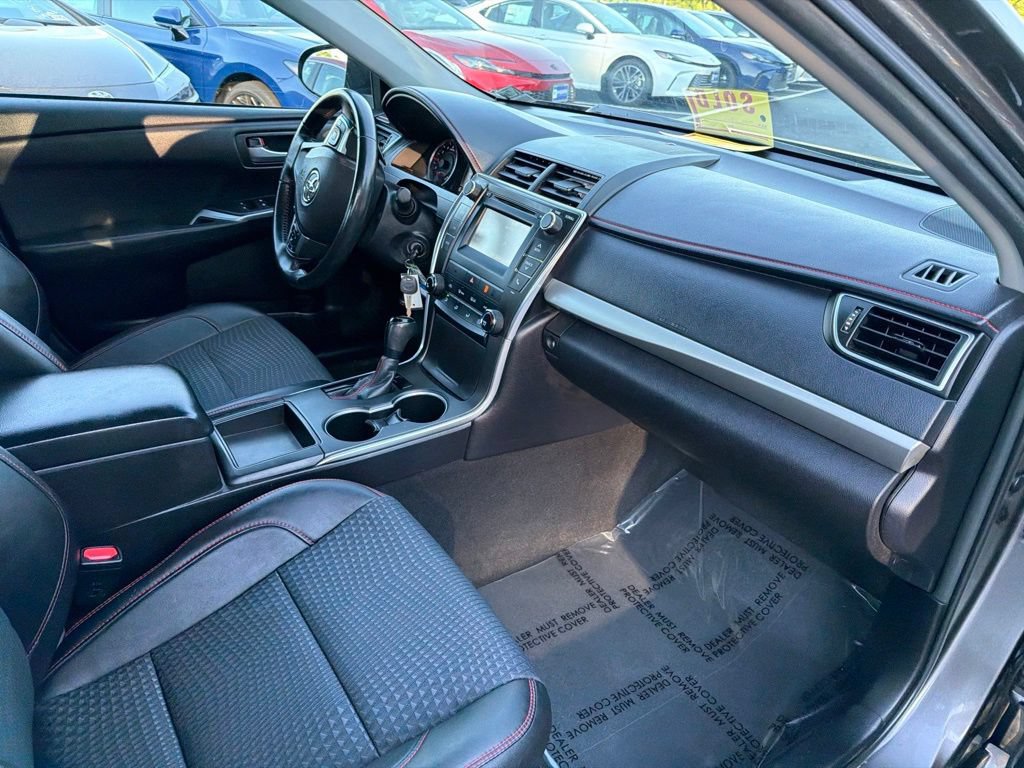 Used 2015 Toyota Camry SE FWD image 9